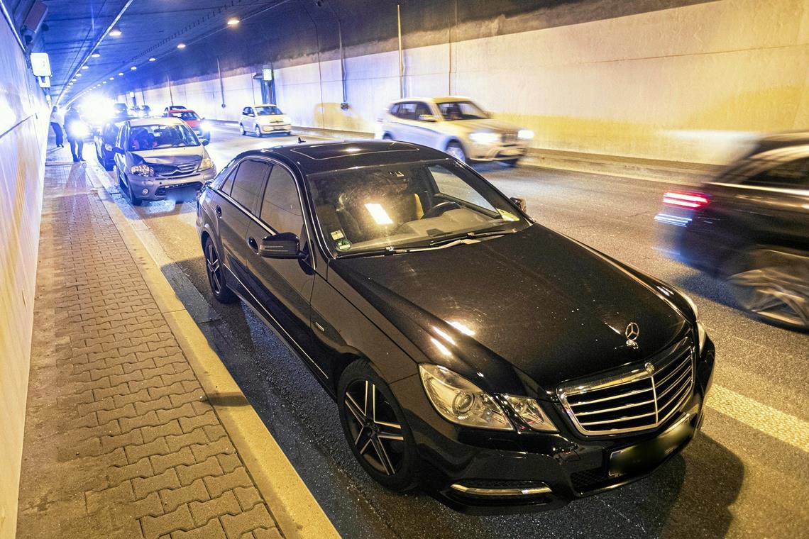 Ein Auffahrunfall hat sich am Morgen im Kappelbergtunnel ereignet. In der Folge gab es kilometerlange Staus. Foto: 7aktuell/S. Adomat