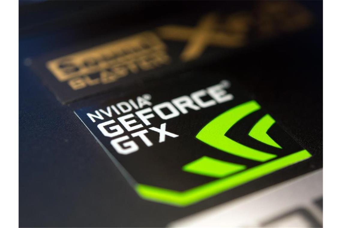 Wall Street: Tech-Aktien dank Nvidia-Zahlen auf Rekordjagd Ein Aufkleber von einer NVIDIA-GeForce-Grafikkarte klebt an einem Notebook. (Archivbild). Foto: Andrea Warnecke/dpa-tmn/dpa