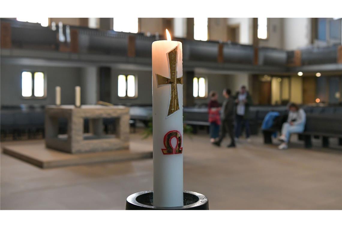 Ein Ausdruck von Hoffnung: Osterkerze in der Stuttgarter Stiftskirche