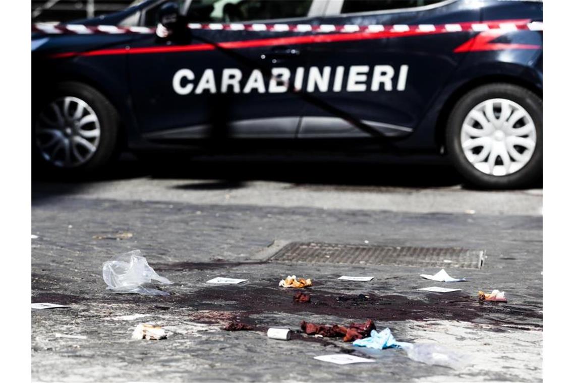 Ein Auto der Carabinieri steht in der Nähe eines Tatorts in Rom. Foto: Angelo Carconi/ANSA