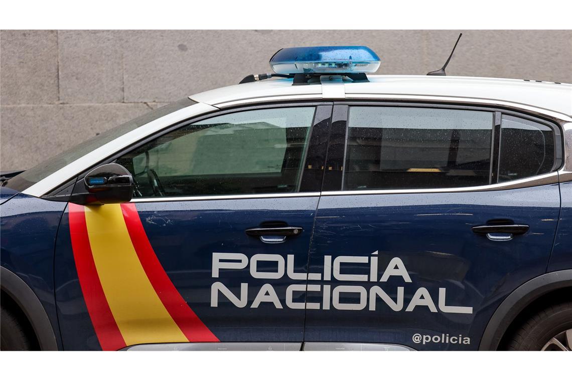 Auto fährt in Barcelona in wartende Fußballfans Ein Auto ist in Barcelona eine wartende Menge von Fußballfans gefahren. Dabei wurden nach Angaben der Polizei 13 Menschen verletzt. Die Polizei geht von einem Unfall aus. (Archivbild)