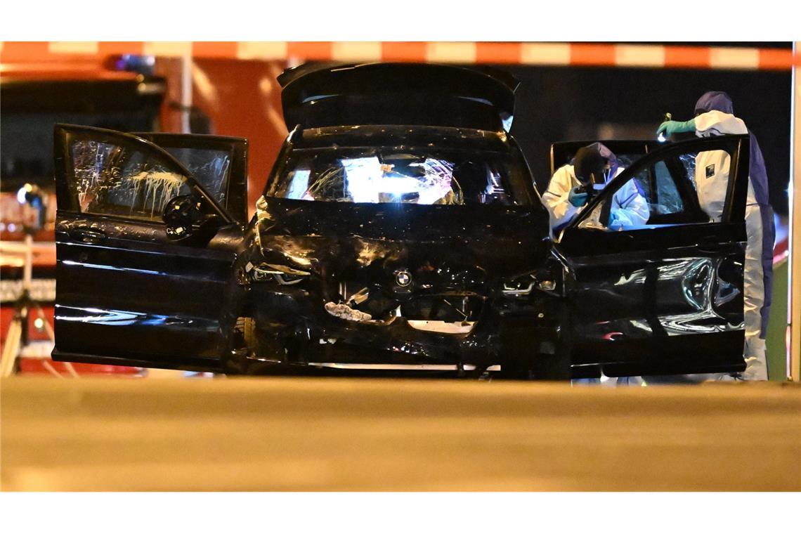 Verdächtiger stammt aus Saudi-Arabien und ist Islam-Kritiker Ein Auto raste am Freitagabend auf einen Weihnachtsmarkt in Magdeburg.