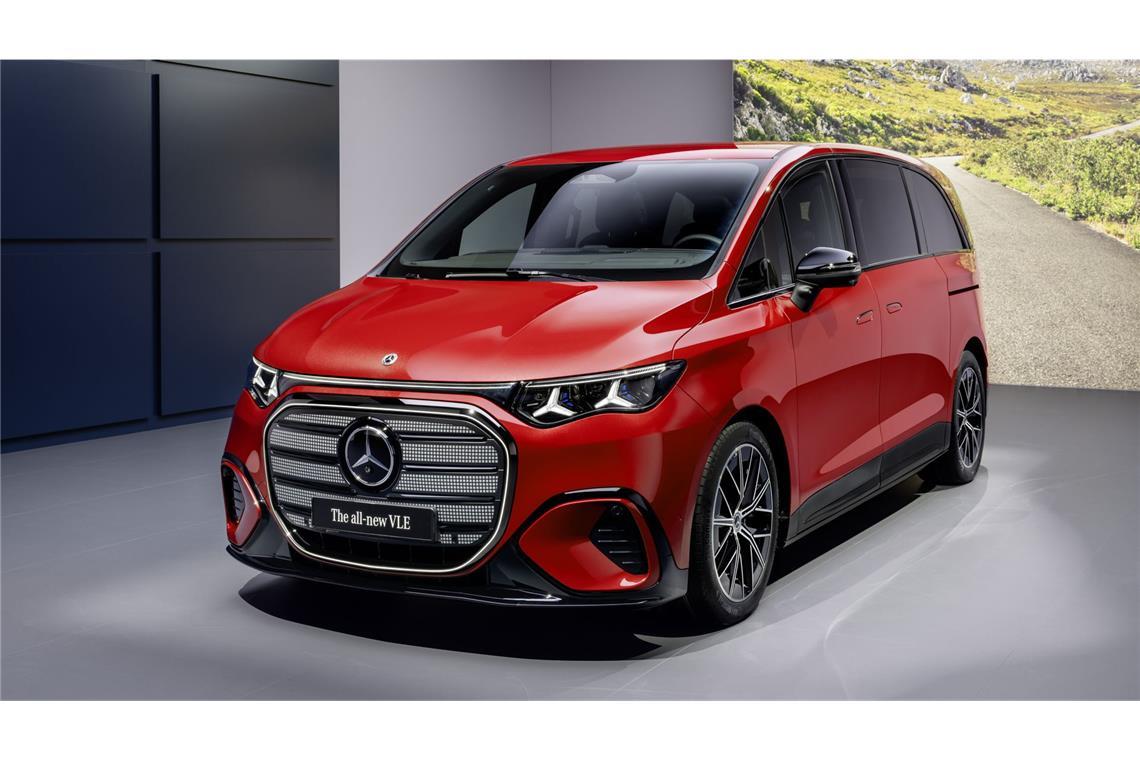 Ein Auto, viele Gesichter: Den neuen Mercedes-Benz VLE gibt es in unterschiedlichsten Ausführungen im Innenraum, aber auch von außen. Hier in der AMG-Line befindet sich der Stern im Grill. Klicken Sie sich durch unsere Bildergalerie.