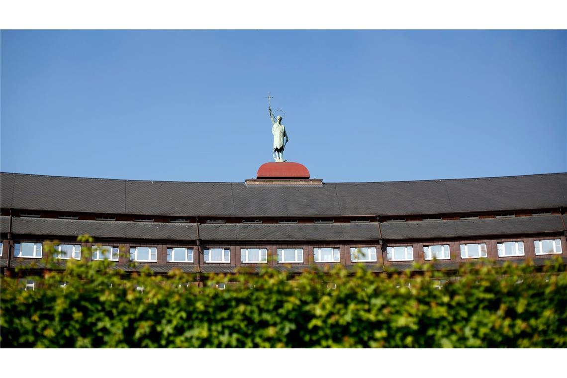 Ein Baby, das in der Helios St. Johannes Klinik behandelt wurde, wurde vermisst. (Symbolbild)
