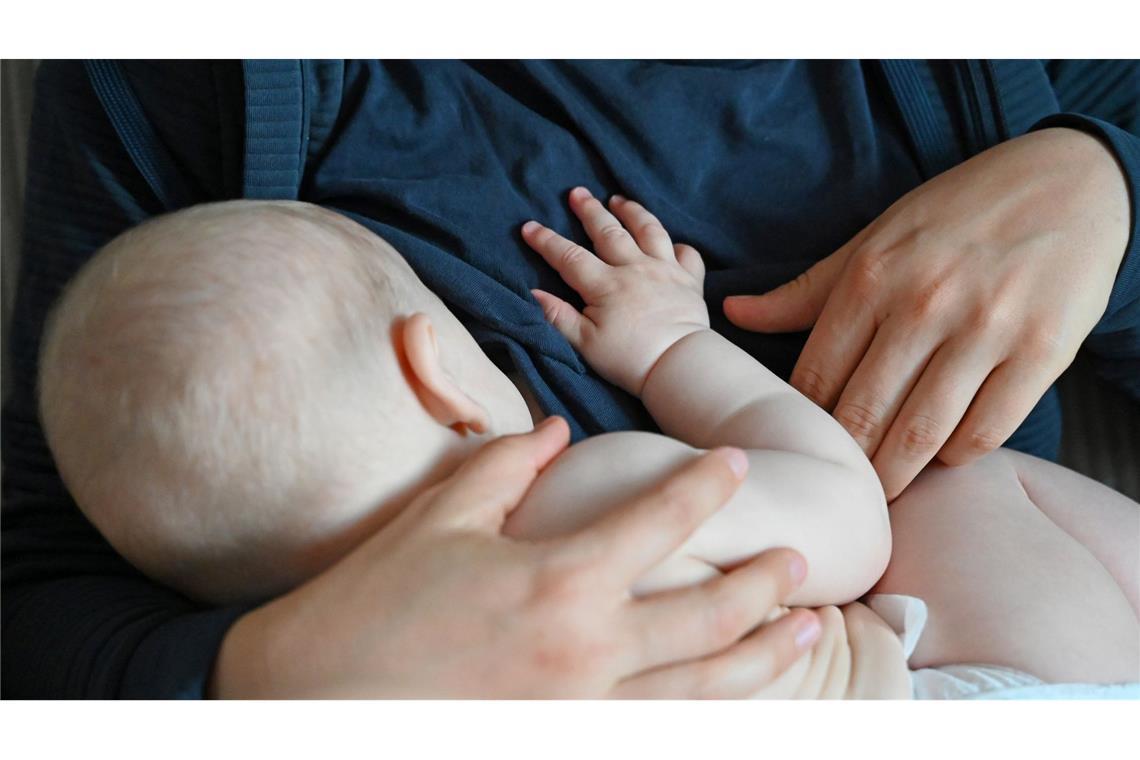 Studie: Geburtenrate sinkt, doch Kinderwunsch bleibt stabil Ein Baby zu bekommen bleibt auch in krisenreichen Zeiten ein häufiger Wunsch. (Symbolbild)