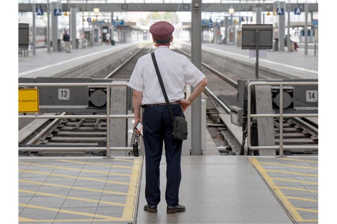 Streik bei der Bahn - Frühere Ankündigung nutzt Reisenden