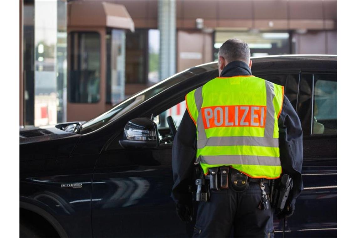 Corona-Zahlen steigen: Debatte um verstärkte Grenzkontrollen