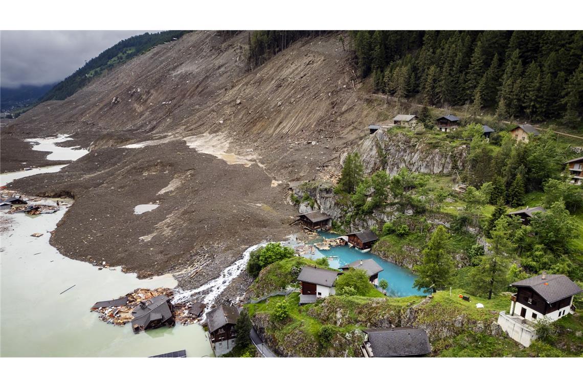 Naturkatastrophen richten 131 Milliarden Dollar Schaden an Ein Bergsturz zerstörte Ende Mai große Teile des Dorfes Blatten im Schweizer Kanton Wallis. (Archivbild)