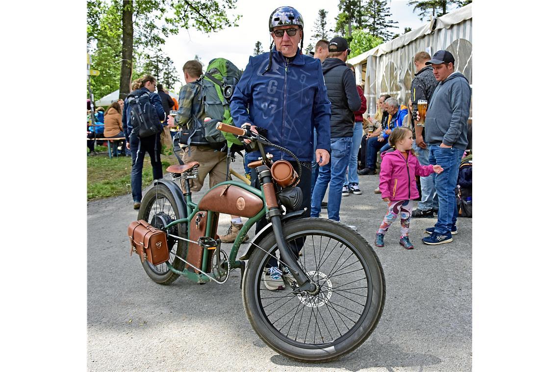 Ein besonderes E-Bike ist der Hingucker. 