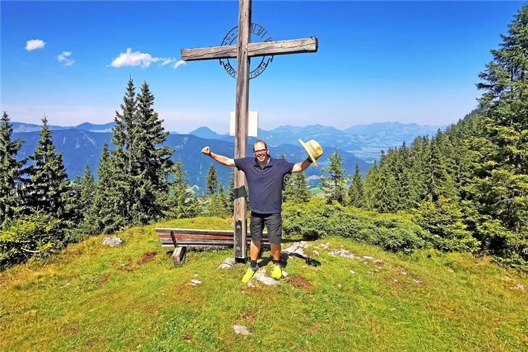 Ein bewegender Moment für Tobias Sellmaier: Nach mehr als 20 Jahren konnte er im Urlaub wieder einen Berg besteigen. Fotos: privat