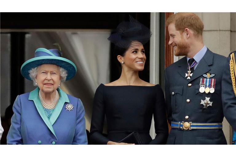 Ein Bild aus vergangenen Zeiten: Elizabeth II., Meghan und Prinz Harry