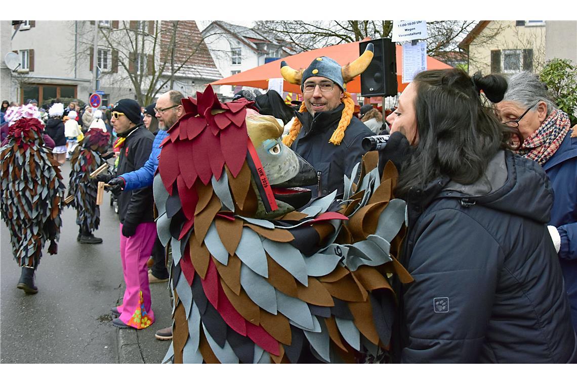 Ein bisschen Farbe ins Gesicht: Das ist einer der harmloseren Scherze, die Narre...