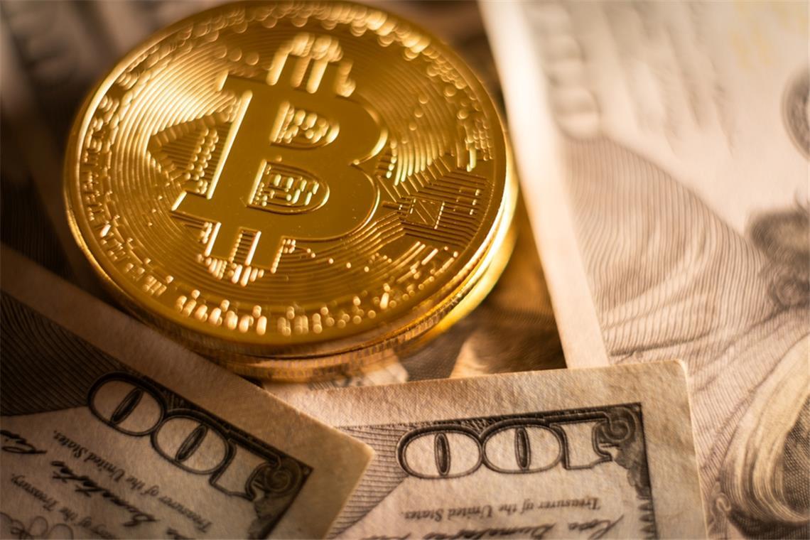 Ein Bitcoin ist aktuell mehr als 122.000 US-Dollar wert.