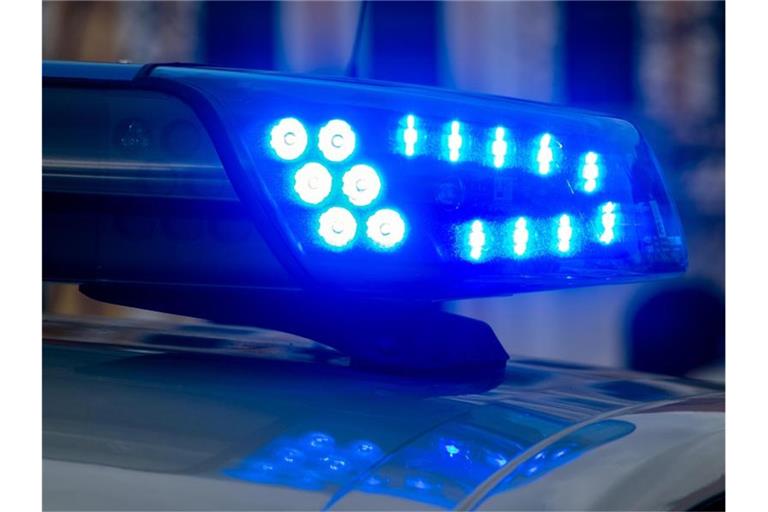 Ein Blaulicht der Polizei leuchtet auf. Foto: Klaus-Dietmar Gabbert/dpa-Zentralbild/ZB/Archivbild