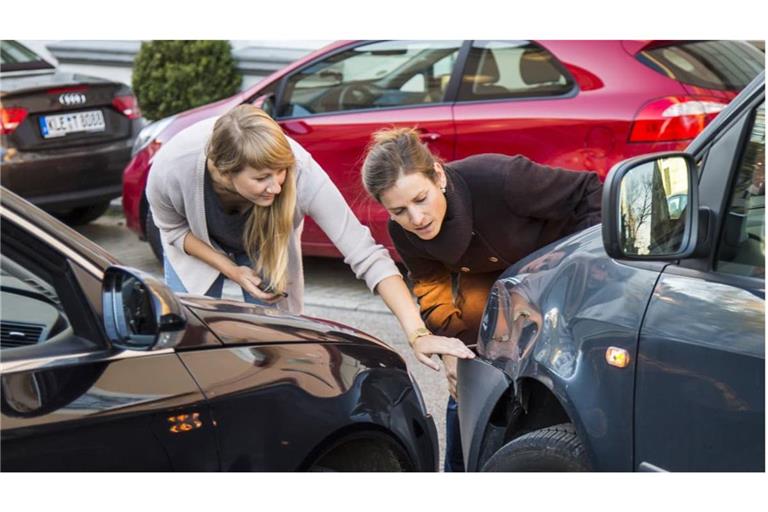 Ein Blechschaden hat nicht nur für die betroffenen Autofahrerinnen und -fahrer Folgen. Jeder Unfall geht auch in die Schadensstatistik ein und beeinflusst die Regionalklasse für die Kfz-Versicherung.