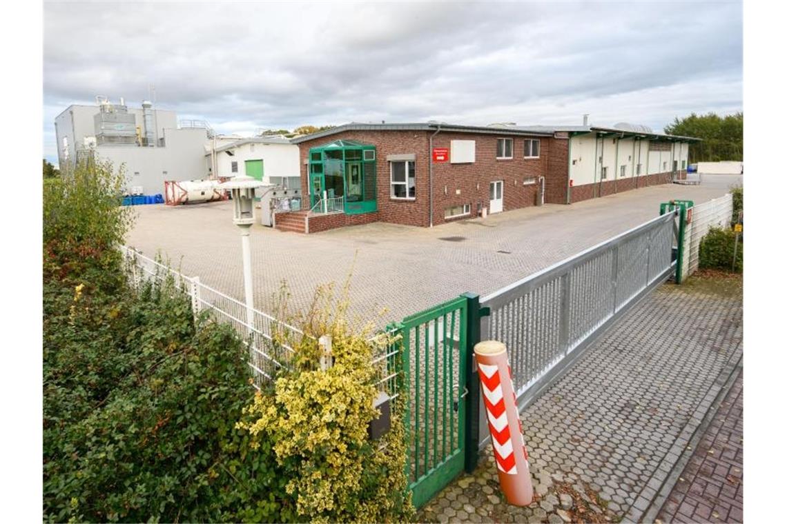 Ein Blick auf das Firmengelände der Fleisch-Krone-Feinkost GmbH in Goldenstedt. Foto: Mohssen Asssanimoghaddam/dpa