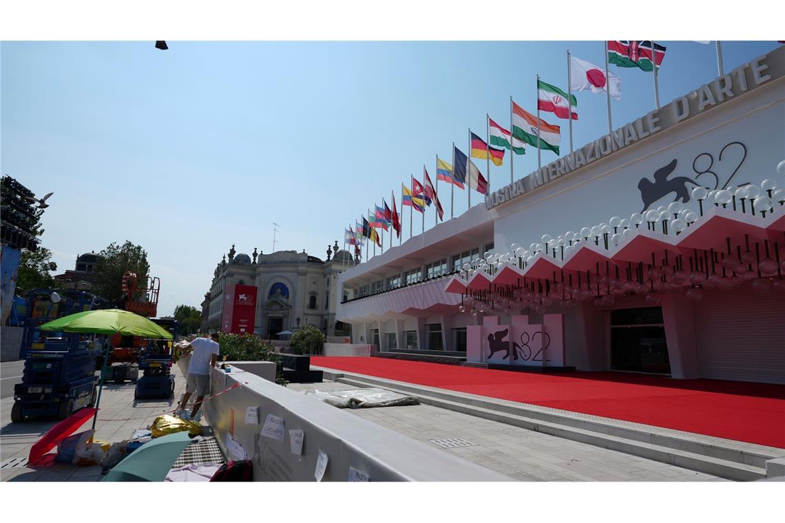 Filmfestspiele in Venedig eröffnet - Ehrenpreis für Herzog Ein Blick auf das Hauptkino der Filmfestspiele von Venedig auf dem Lido.