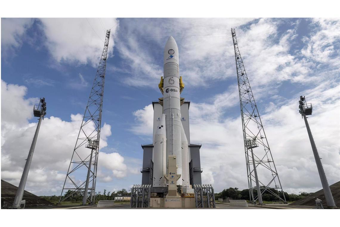 Start von Ariane-6-Rakete gestoppt Ein Blick auf die europäische Trägerrakete Ariane 6 auf der Startrampe des europäischen Weltraumbahnhofs in Französisch-Guayana (Archivbild).
