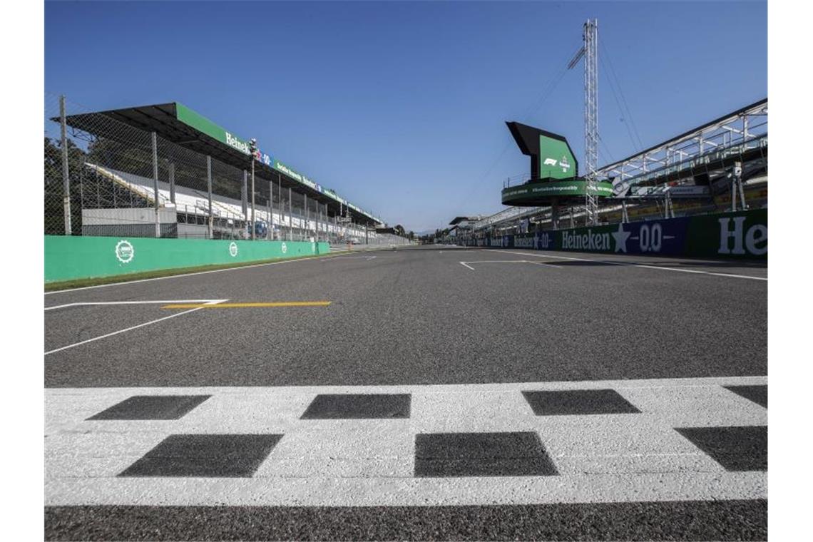 Darauf muss man beim Großen Preis von Italien achten Ein Blick auf die Ziellinie auf der Rennstrecke von Monza. Foto: Luca Bruno/AP/dpa/Archivbild