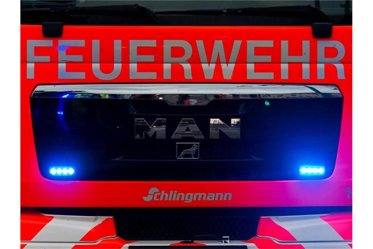 Ein Blick auf einen Einsatzwagen der Feuerwehr. Foto: Mohssen Assanimoghaddam/dpa/Symbolbild