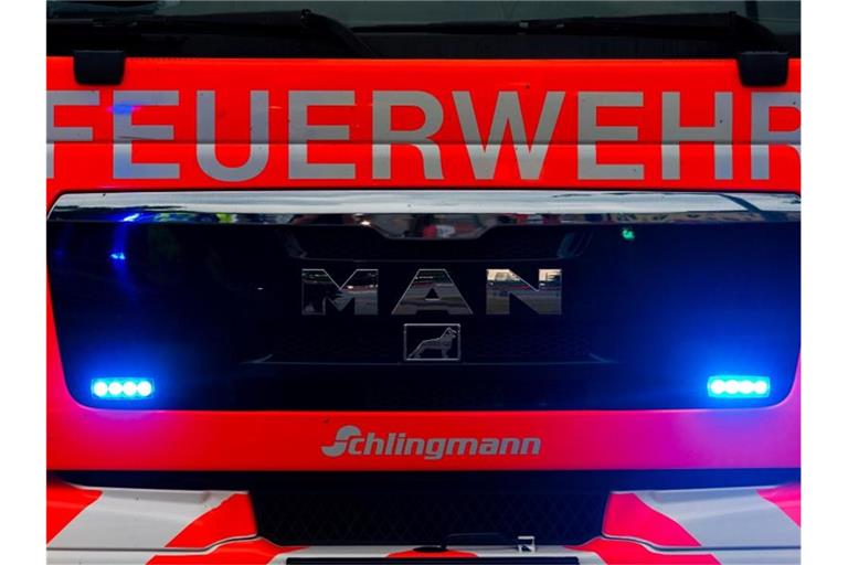 Ein Blick auf einen Einsatzwagen der Feuerwehr. Foto: Mohssen Assanimoghaddam/dpa/Symbolbild