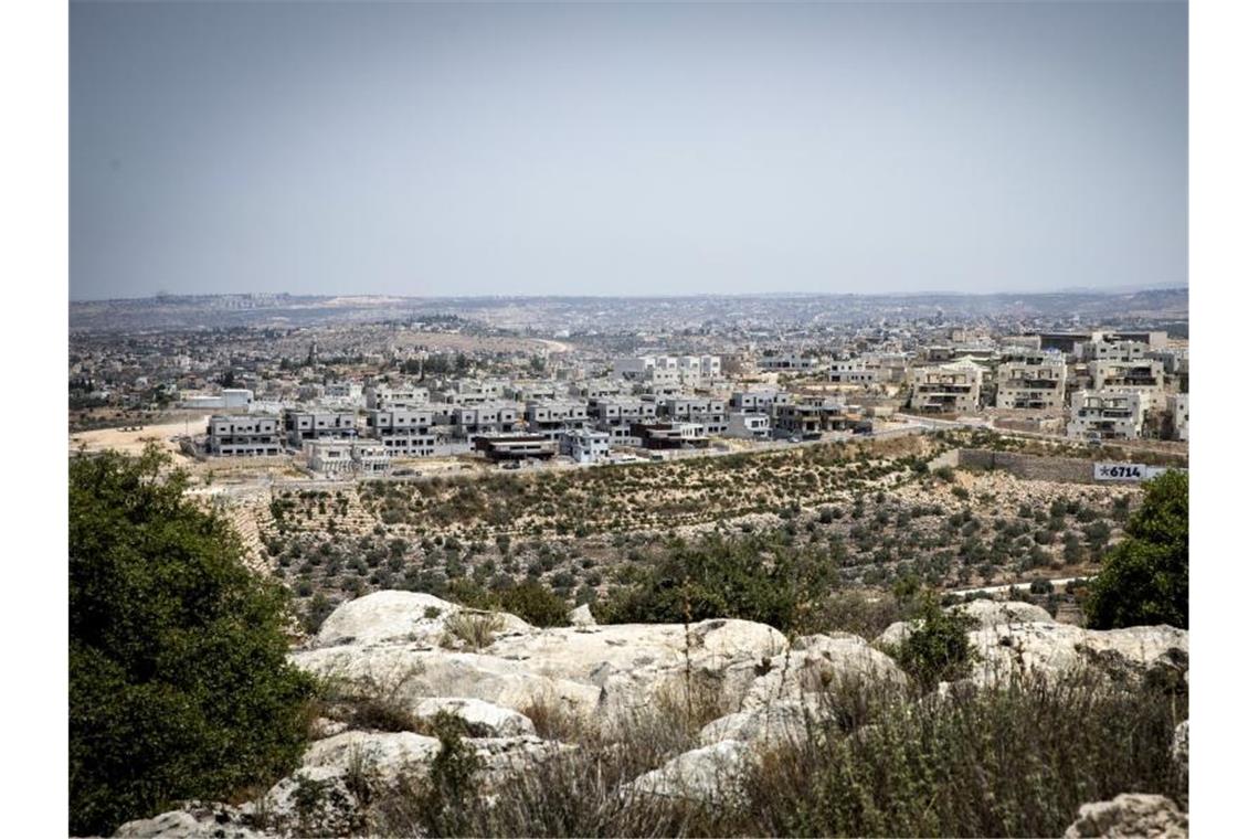 Ein Blick auf neue Gebäude in der Siedlung Schomron, die unter israelischer Regionalverwaltung im Westjordanland steht. Foto: Ilia Yefimovich/dpa