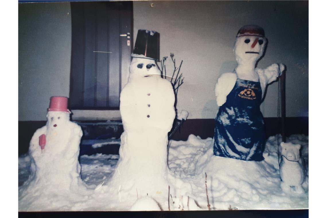 Ein Blick in die Vergangenheit: Diese Schneemann-Familie wurde etwa anno 2000 vo...