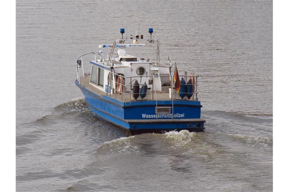 Ein Boot der Wasserschutzpolizei (WSP) im Einsatz. Foto: Soeren Stache/dpa-Zentralbild/dpa/Symbolbild