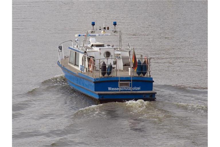 Ein Boot der Wasserschutzpolizei (WSP) im Einsatz. Foto: Soeren Stache/dpa-Zentralbild/dpa/Symbolbild