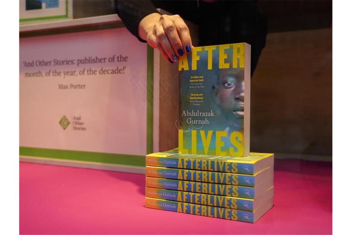 Abdulrazak Gurnah bekommt Literaturnobelpreis Ein Buchladen in London: Momentan ist kein Buch von Abdulrazak Gurnah auf Deutsch lieferbar. Foto: Alberto Pezzali/AP/dpa