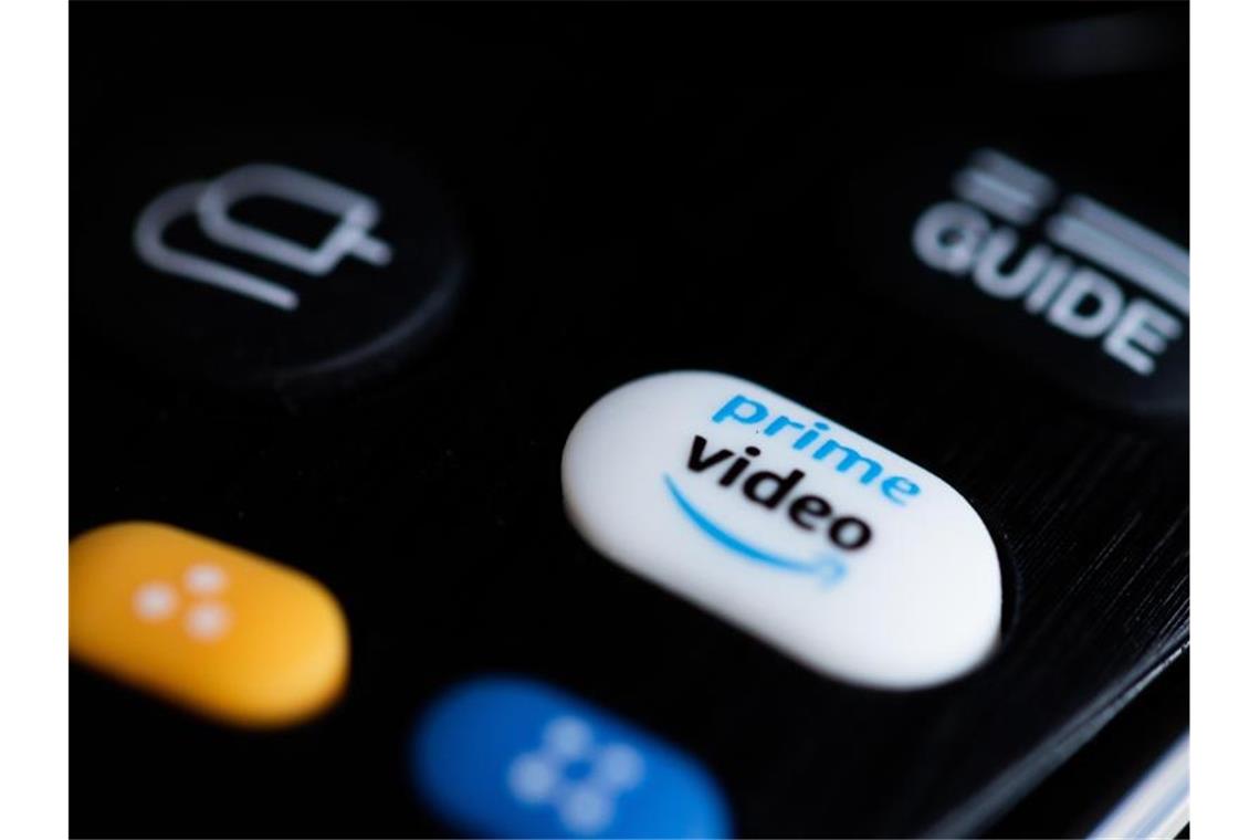 Amazon kauft MGM-Filmstudios für mehr als 8 Mrd. Dollar Ein Button für den direkten Start der App des Streaming Anbieters Prime Video auf einer Fernbedienung. Foto: Rolf Vennenbernd/dpa