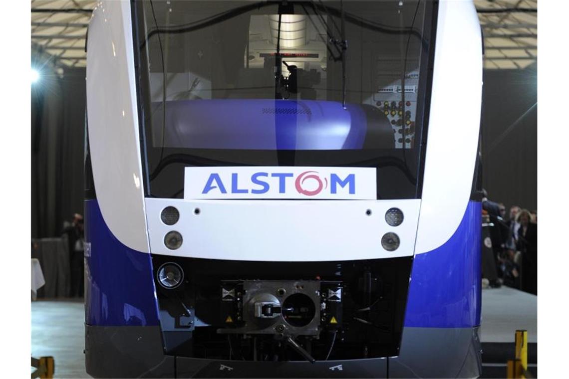 Ein Coradia Lint Regionaltriebzug steht im Alstom Werk in Salzgitter. Foto: Holger Hollemann/Arhcivbild
