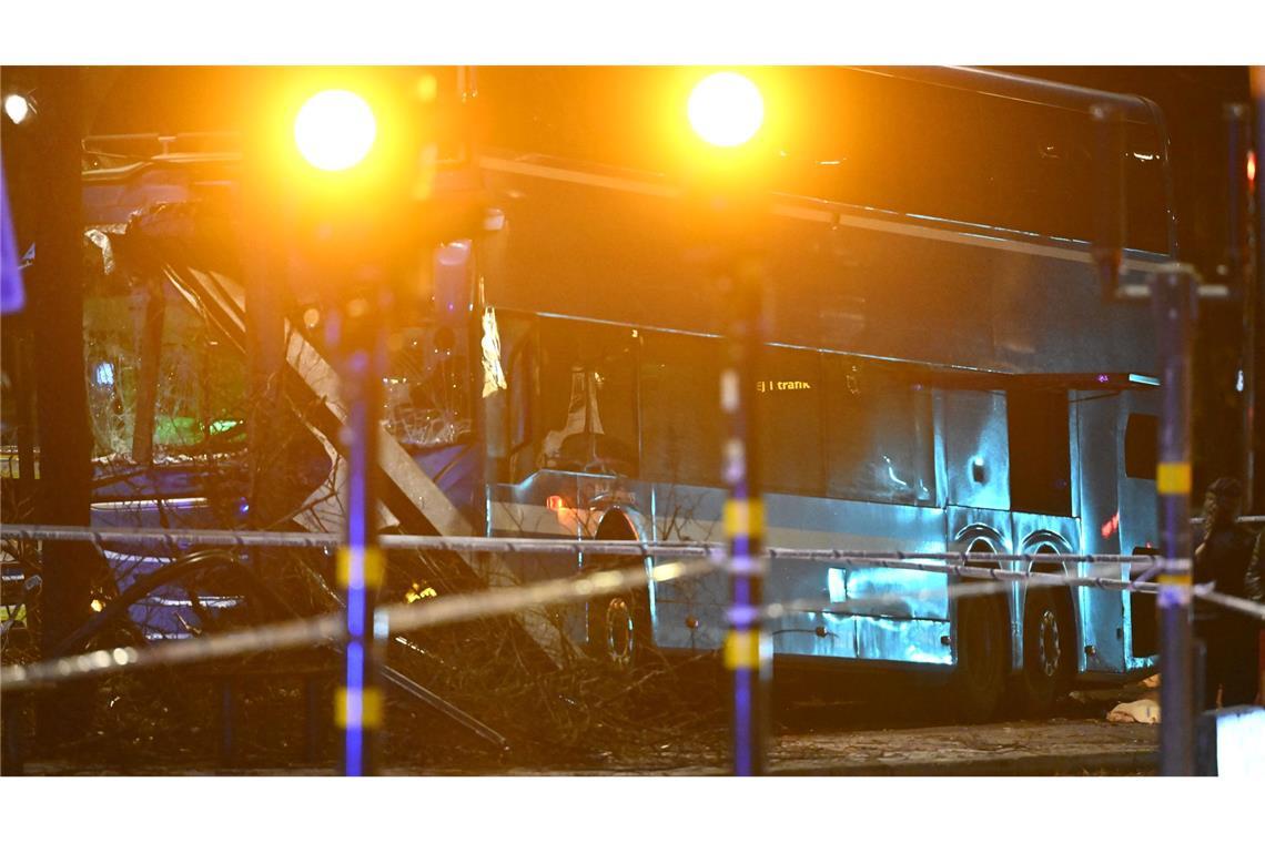 Tote und Verletzte bei schwerem Busunfall in Stockholm