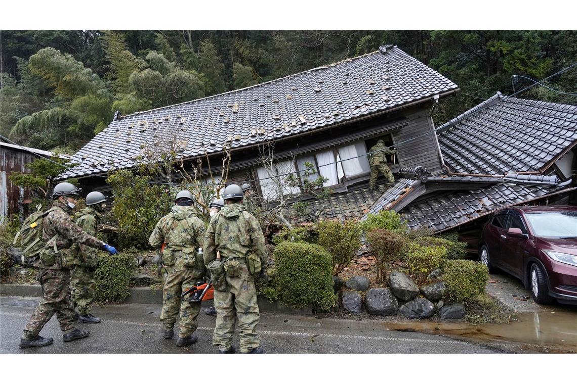 Ein durch ein Erdbeben am 1. Januar eingestürztes Haus in Suzu, Präfektur Ishikawa.