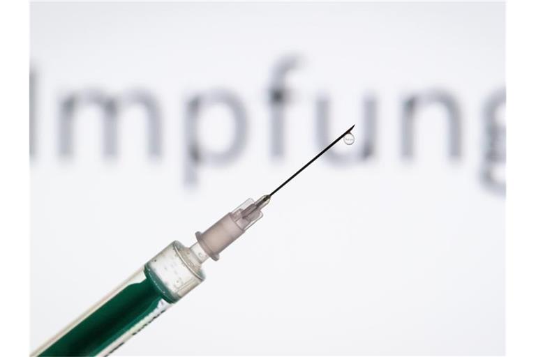 Ein effektiver Impfstoff gegen das Coronavirus liegt nach Ansicht des Europa-Büros der Weltgesundheitsorganisation (WHO) noch in weiter Ferne. Foto: Friso Gentsch/dpa