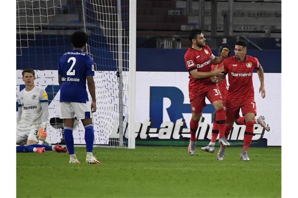 Ein Eigentor rettete Bayer Leverkusen einen Punkt auf Schalke. Foto: Ina Fassbender/AFP/Pool/dpa