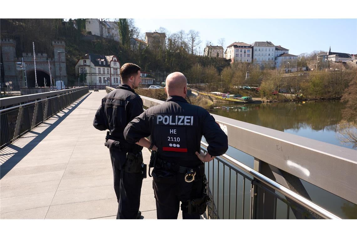Noch immer keine heiße Spur auf der Suche nach Pawlos Ein Einsatz von Tauchern sei aktuell nicht geplant, hieß es von der Polizei.