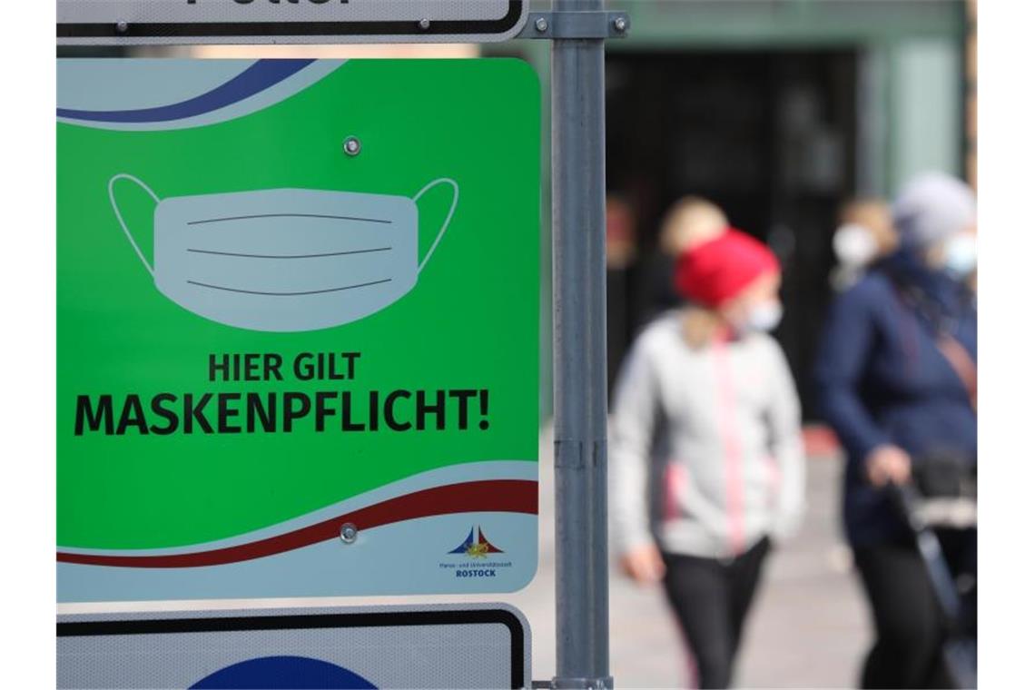 NRW meldet unvollständige Corona-Zahlen ans RKI Ein Ende der Corona-Maßnahmen ist vorerst nicht in Sicht: Der Inzidenzwert stagniert am Dienstag auf hohem Niveau. Foto: Bernd Wüstneck/dpa-Zentralbild/dpa