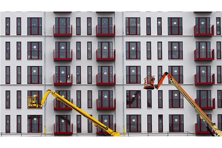 Ein Ende der Wohnmisere in Deutschland ist nach einer neuen Studie des Pestel-Instituts nicht in Sicht.