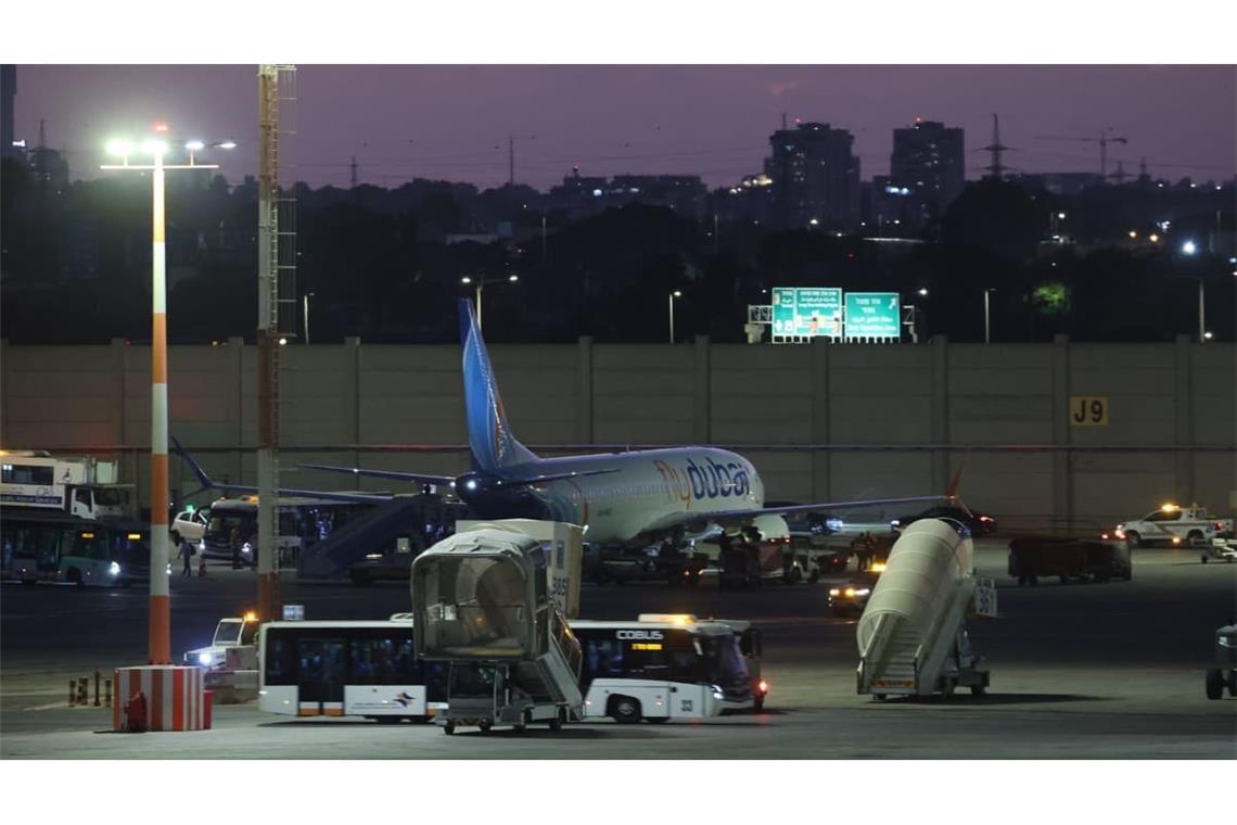 Ein Ersatzflugzeug von Flydubai landet auf dem Flughafen Ben Gurion.