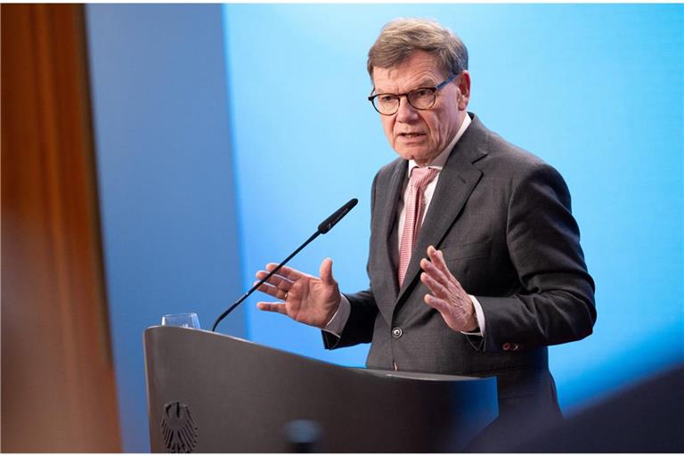 Ein erster Flug ist laut Außenminister Johann Wadephul (CDU) nach Maskat geplant (Archivbild).