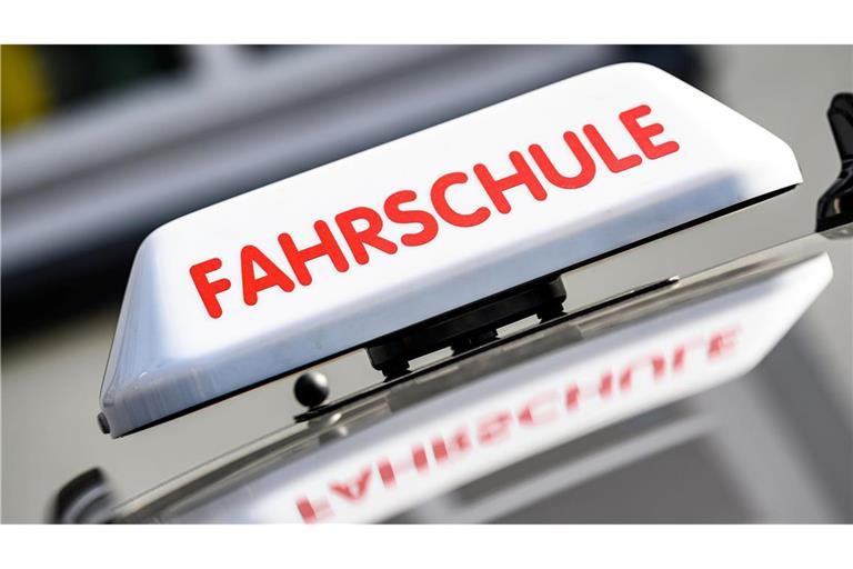 Ein Fahrschüler tritt betrunken zu einer Fahrstunde in Haselünne an und wird von der Polizei gestoppt. (Symbolbild)