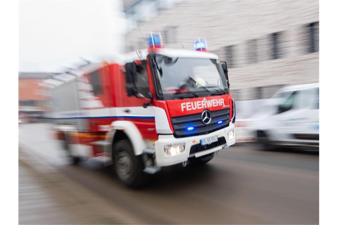 Vater und Sohn bei Brand schwer verletzt