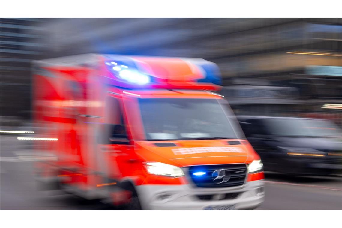 Ein Fahrzeug der Feuerwehr im Einsatz (Symbolfoto)