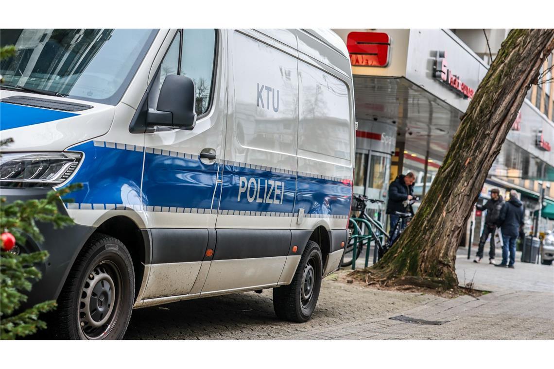 Loch im Tresorraum löst Ansturm besorgter Bankkunden aus