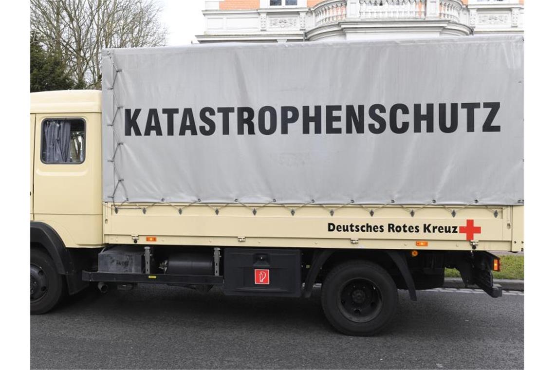 Ein Fahrzeug mit dem Schriftzug „Katastrophenschutz“ vom Deutschen Roten Kreuz DRK. Foto: Stefan Sauer/dpa-Zentralbild/dpa