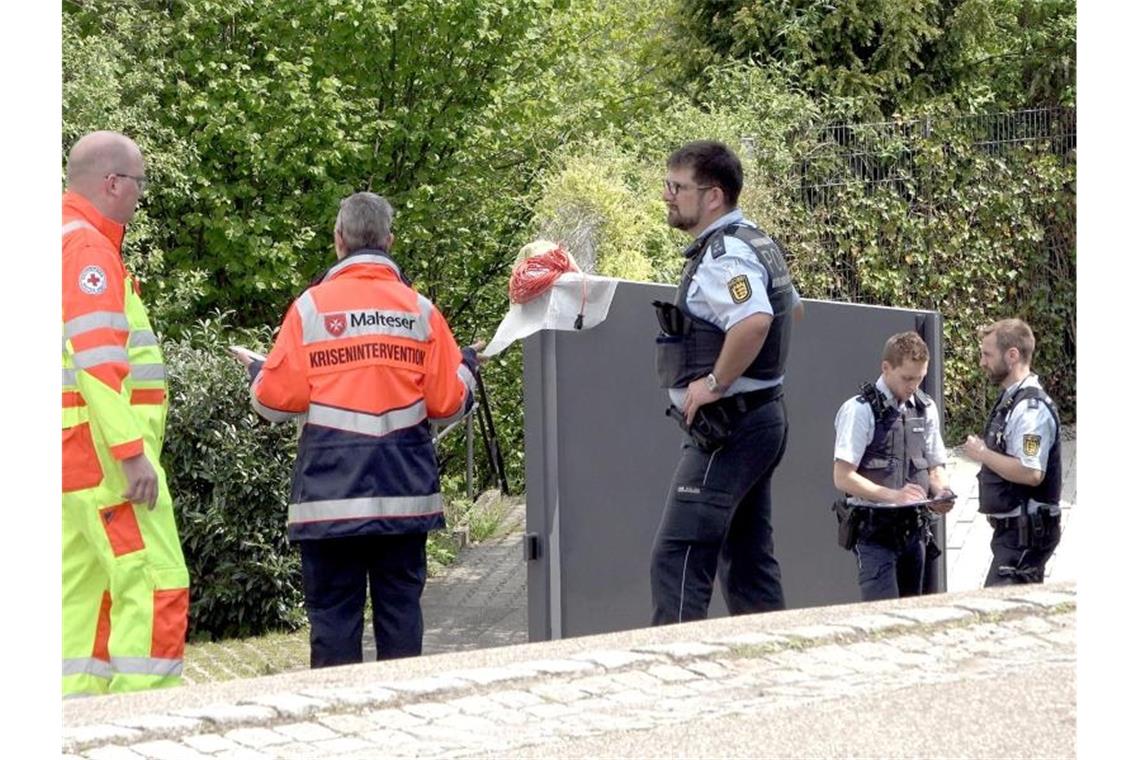 Vater räumt Tötung von Familienmitgliedern ein Ein Familienvater steht im Verdacht, seine Frau und einen Sohn getötet zu haben. Foto: Aaron Klewer/Einsatz-Report24/dpa