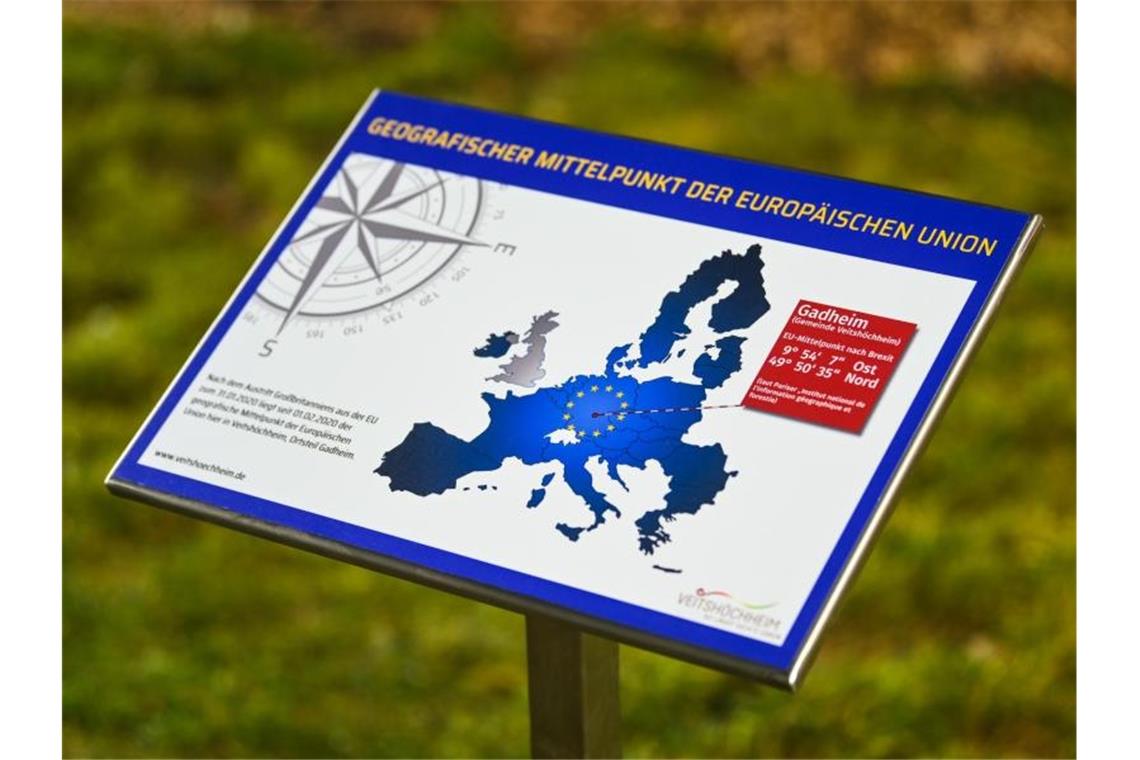 Ein Feld in Gadheim in Unterfranken ist der geografische Mittelpunkt der neuen Europäischen Union. Foto: Nicolas Armer/dpa