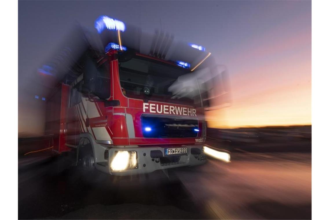 Erneut mehrere Autos nahe Pforzheim in Brand gesteckt