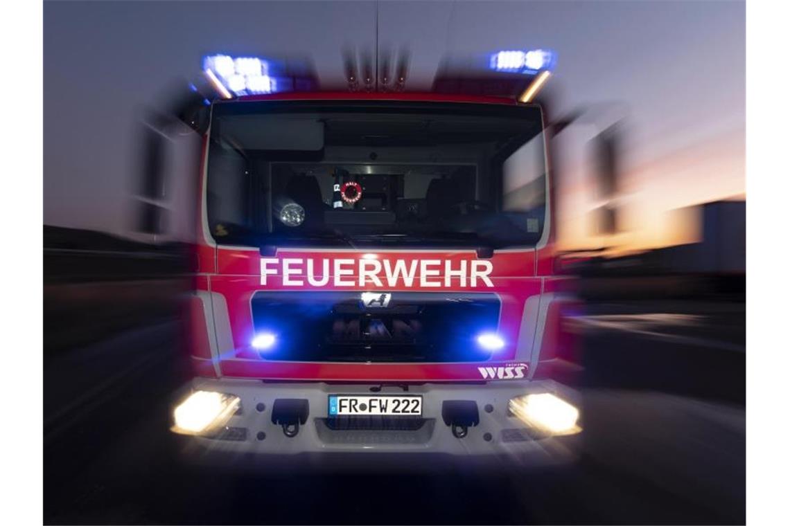 Ein Schwerverletzter bei Brand in Mehrfamilienhaus